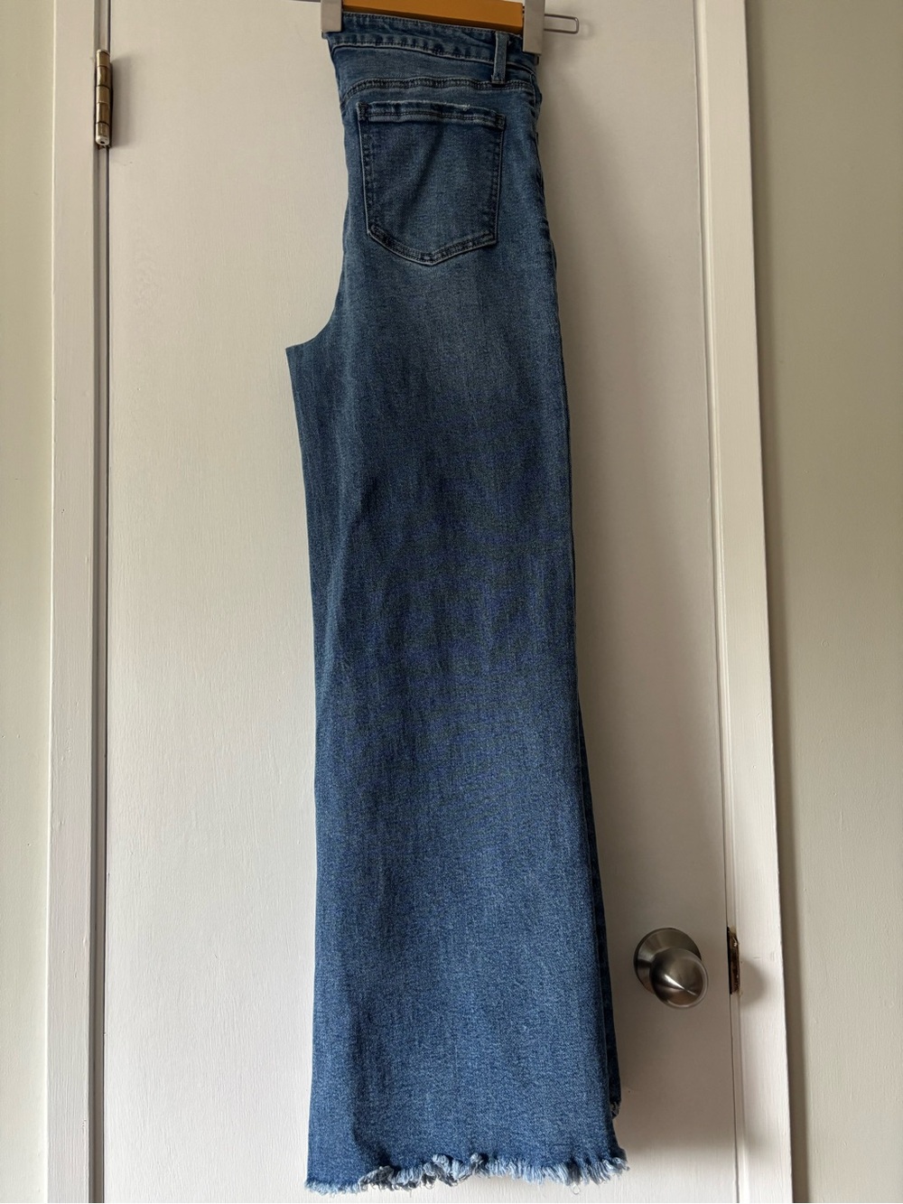 BCBGeneration High Rise Wide Leg Frayed Hem Jeans Size 11/30 - Picture 6 of 9